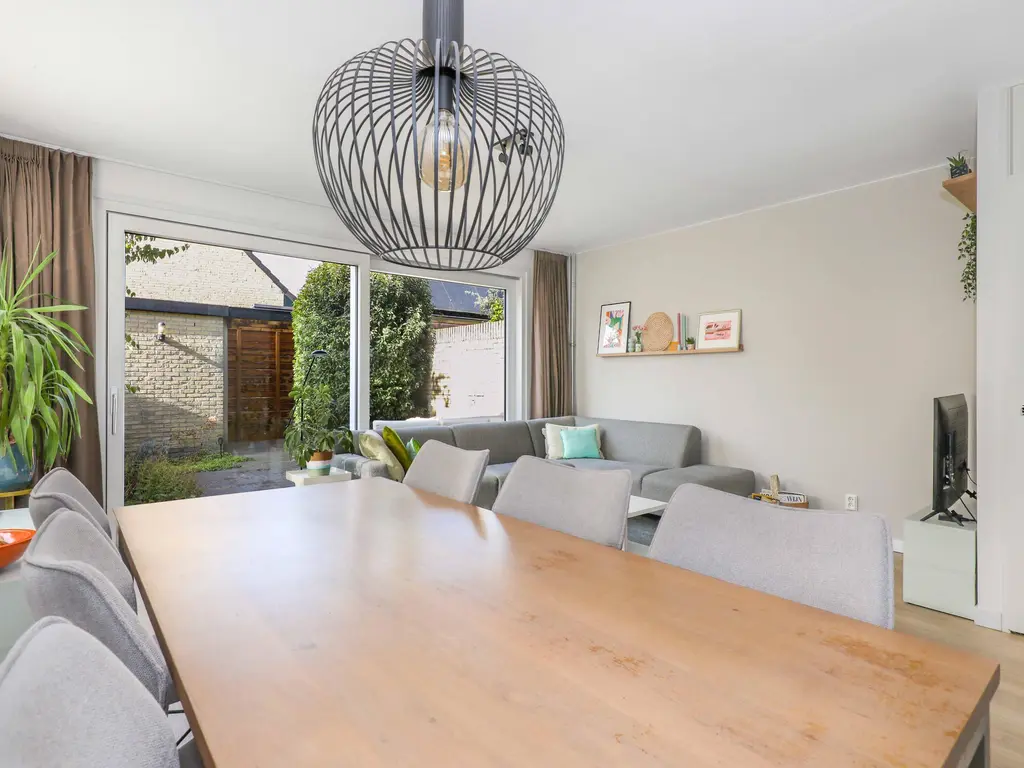 Ambachtlaan 78, HOOGLAND