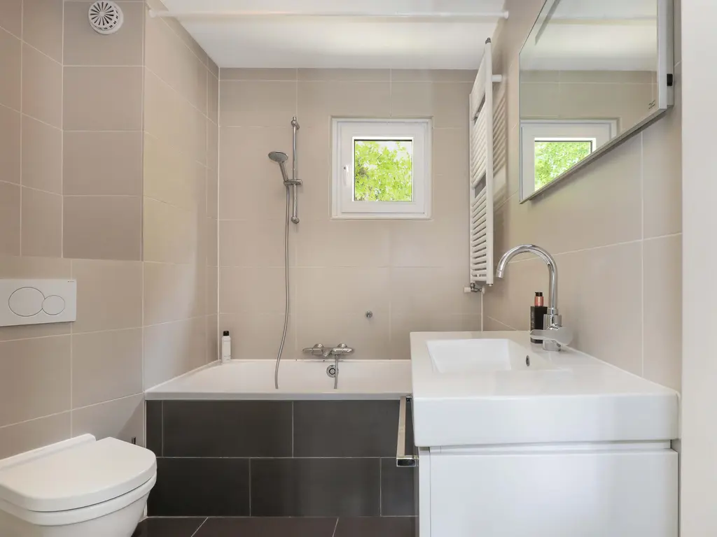 Ambachtlaan 78, HOOGLAND