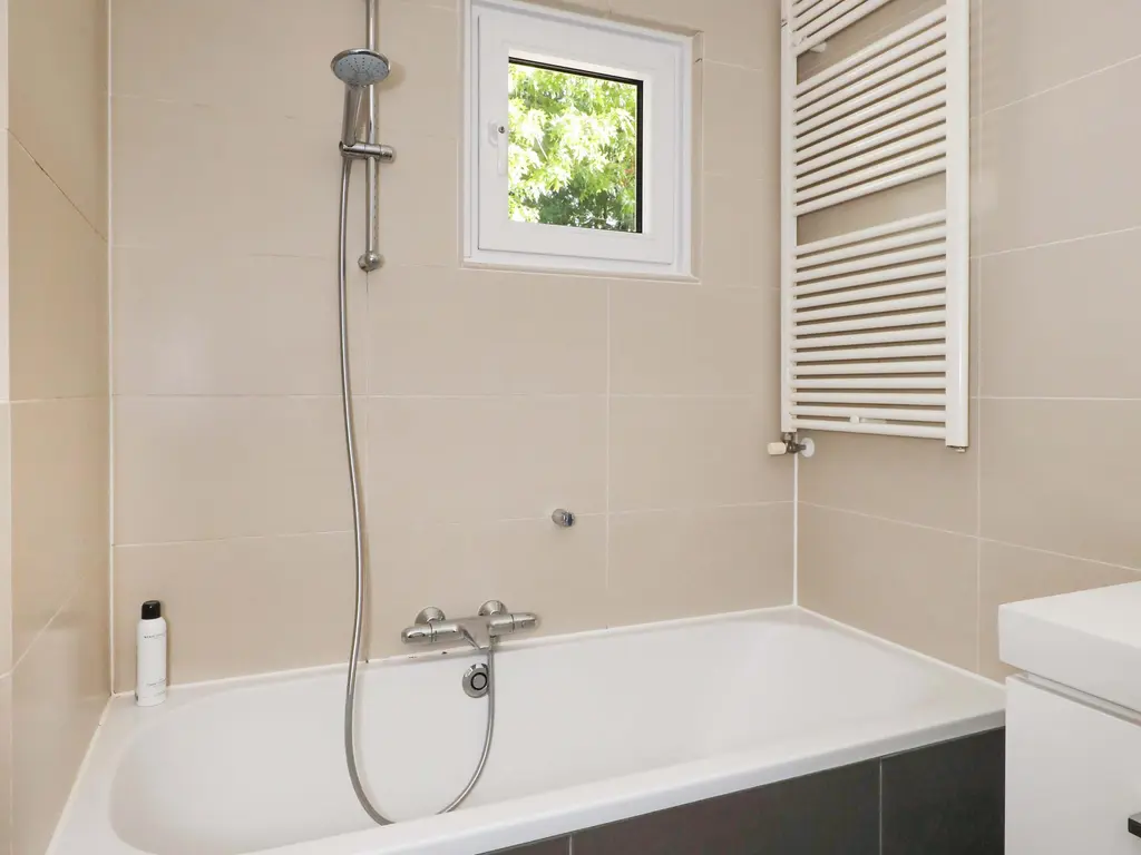 Ambachtlaan 78, HOOGLAND