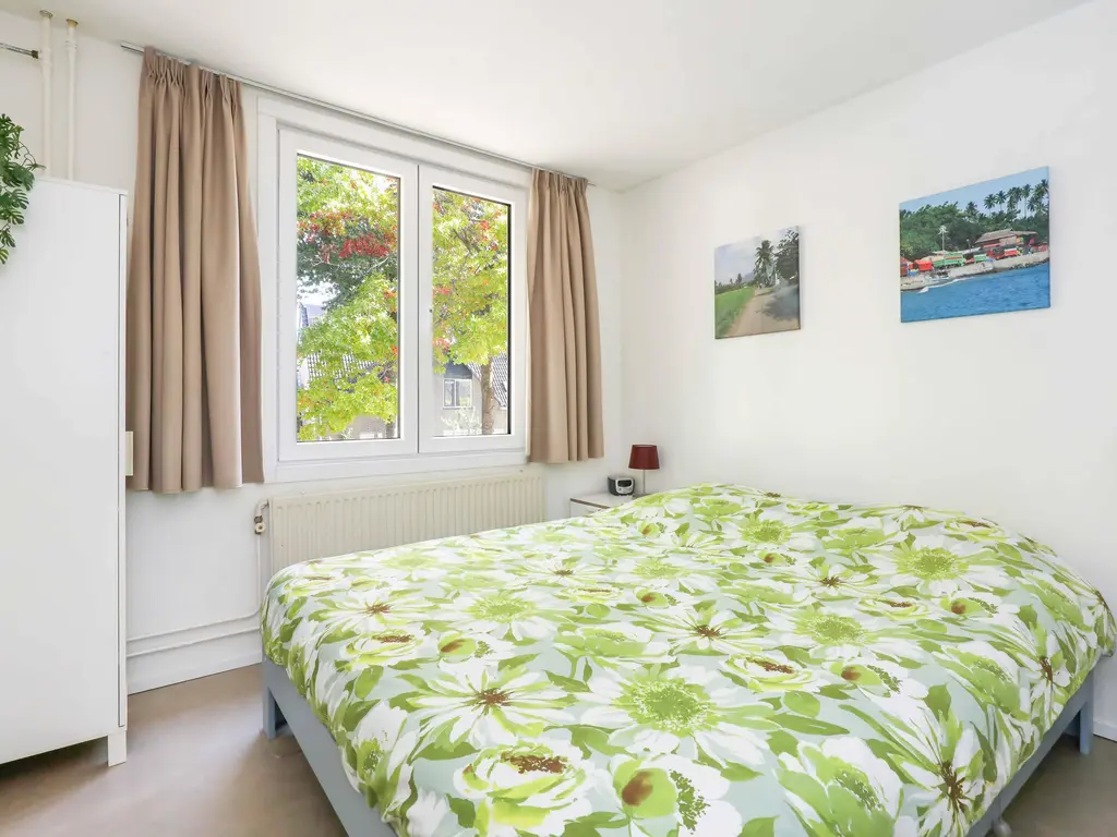 Ambachtlaan 78, HOOGLAND