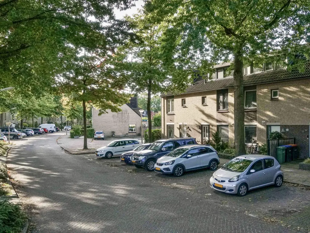 Ambachtlaan 78, HOOGLAND