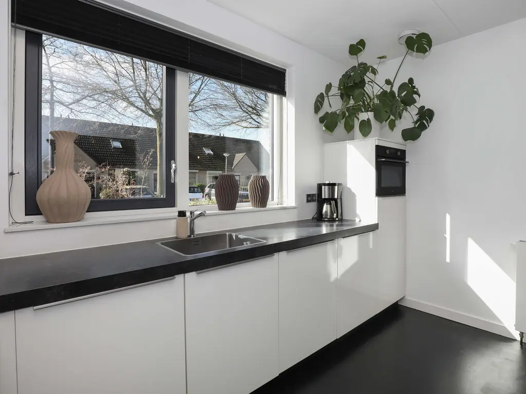 Ambachtlaan 1A, HOOGLAND