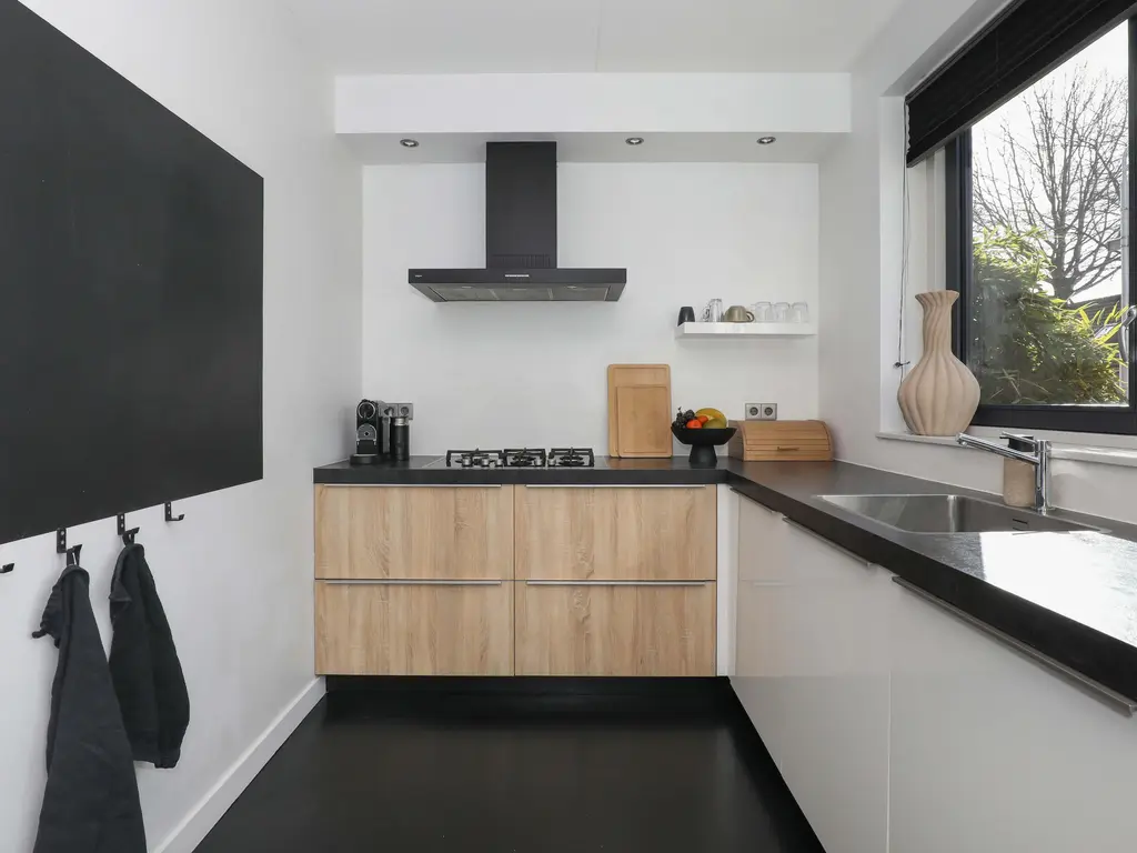 Ambachtlaan 1A, HOOGLAND