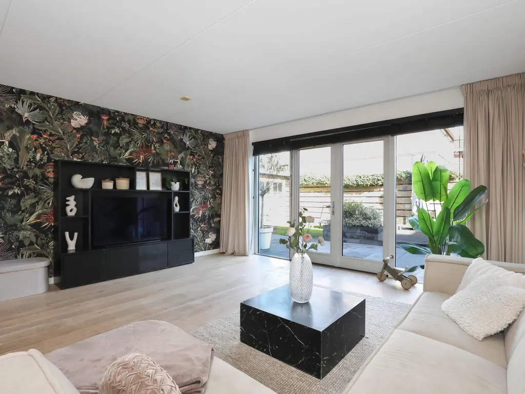 Ambachtlaan 1A, HOOGLAND