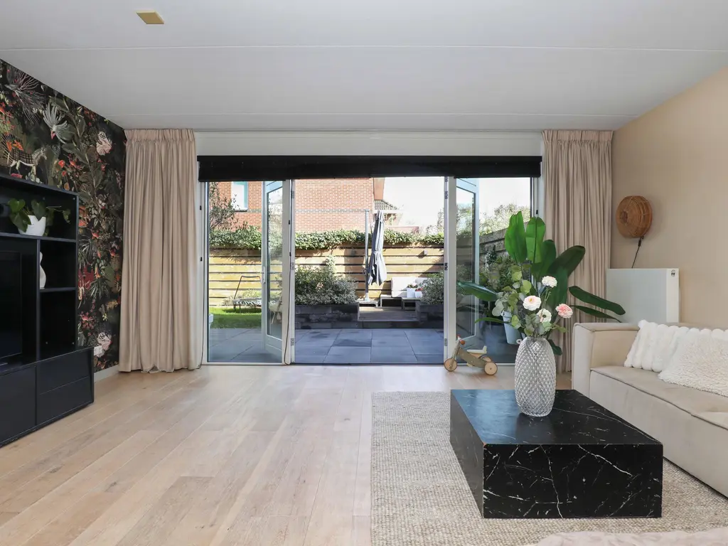 Ambachtlaan 1A, HOOGLAND