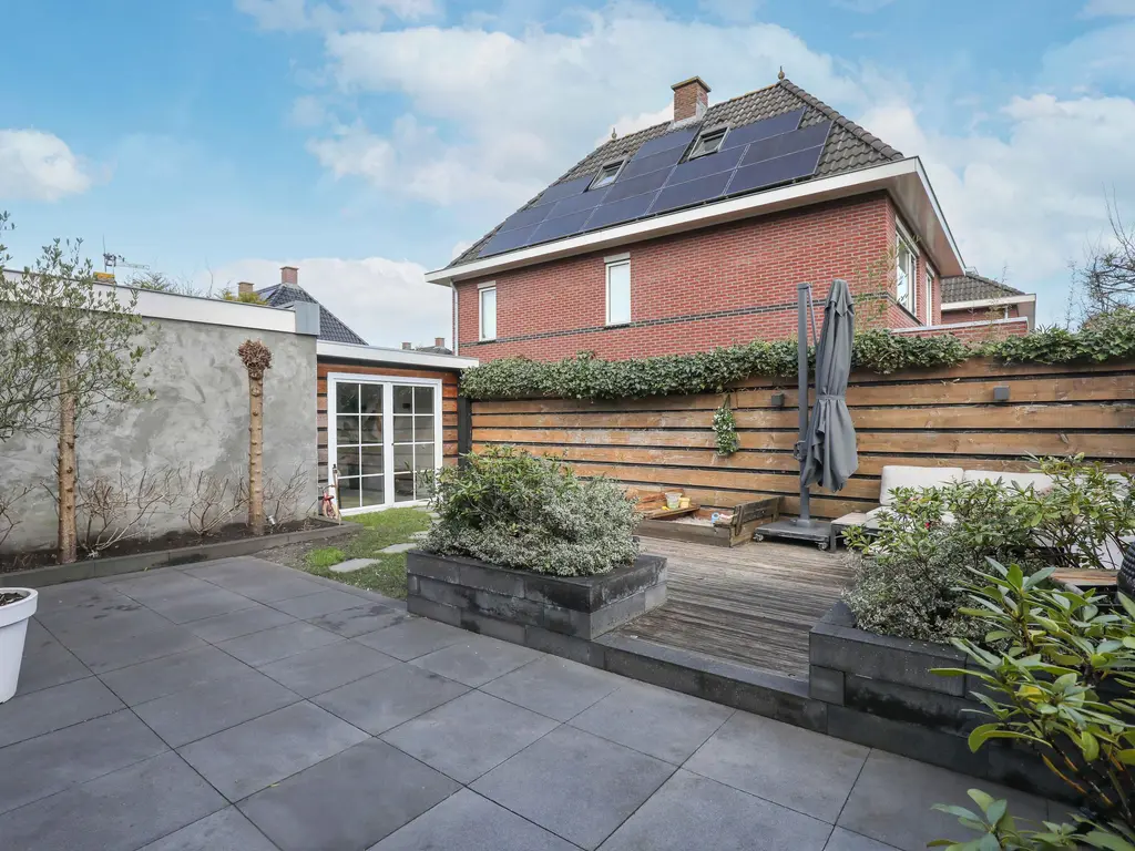 Ambachtlaan 1A, HOOGLAND