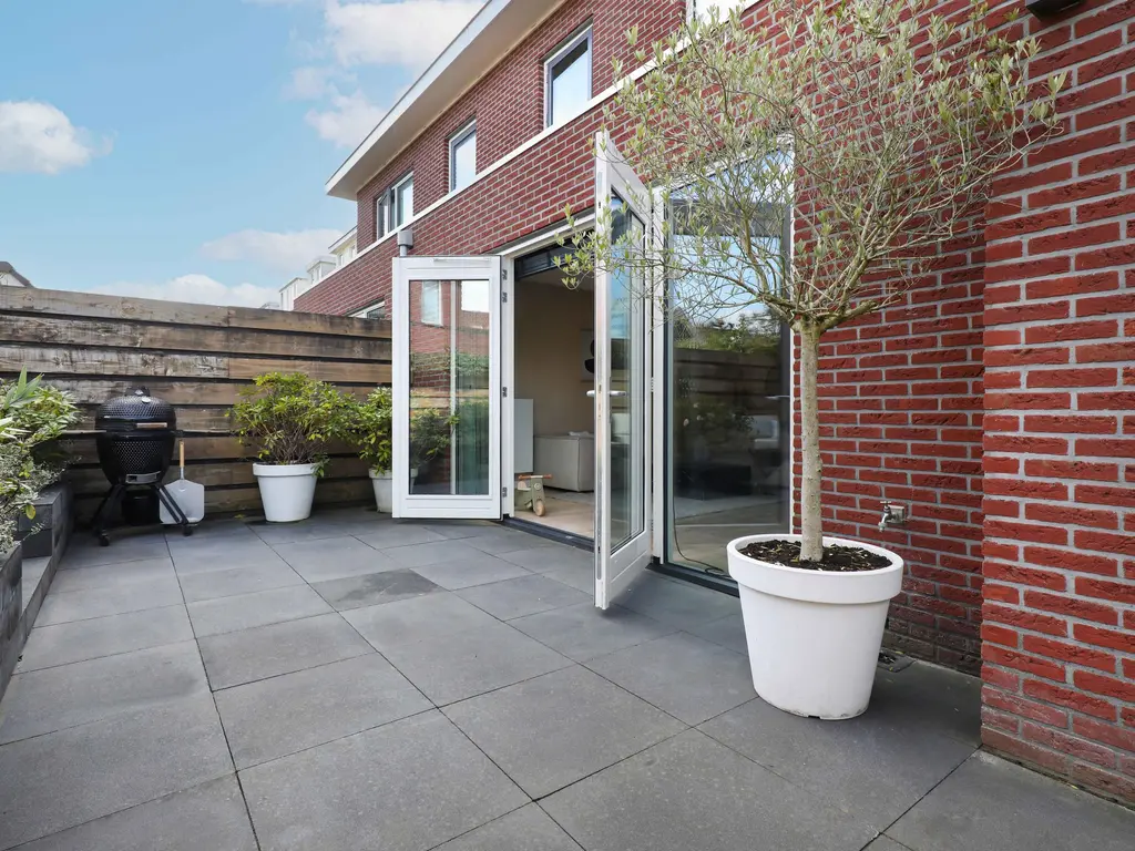 Ambachtlaan 1A, HOOGLAND