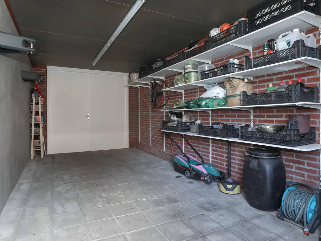 Ambachtlaan 1A, HOOGLAND