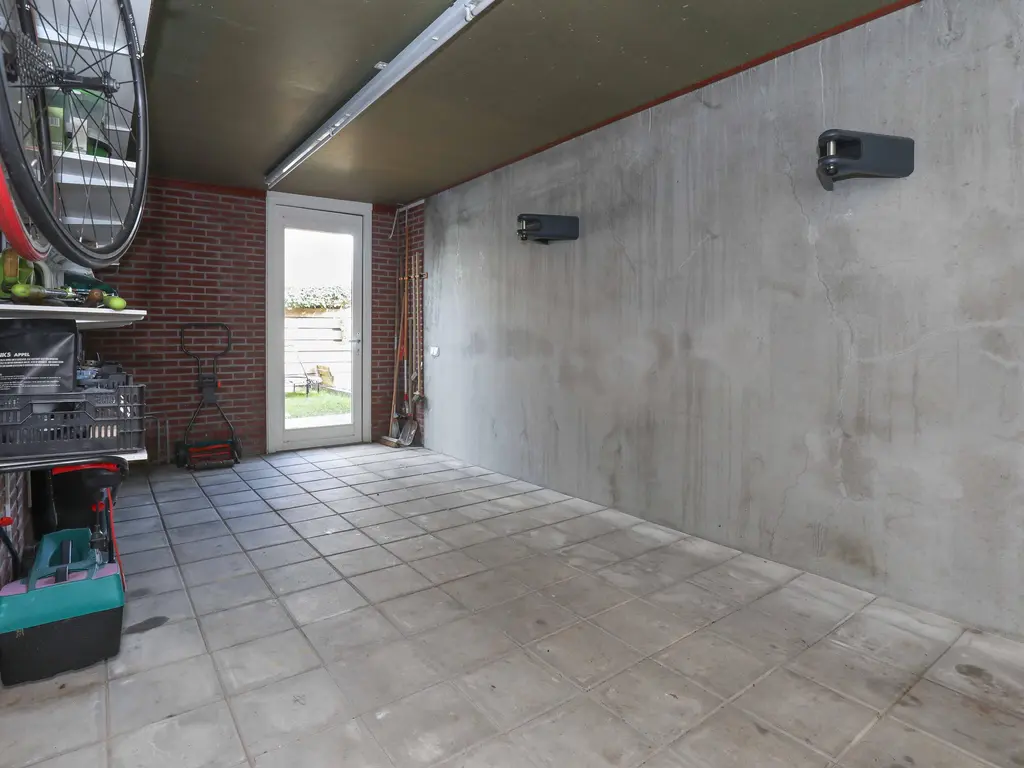 Ambachtlaan 1A, HOOGLAND