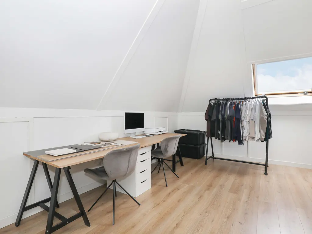 Ambachtlaan 1A, HOOGLAND