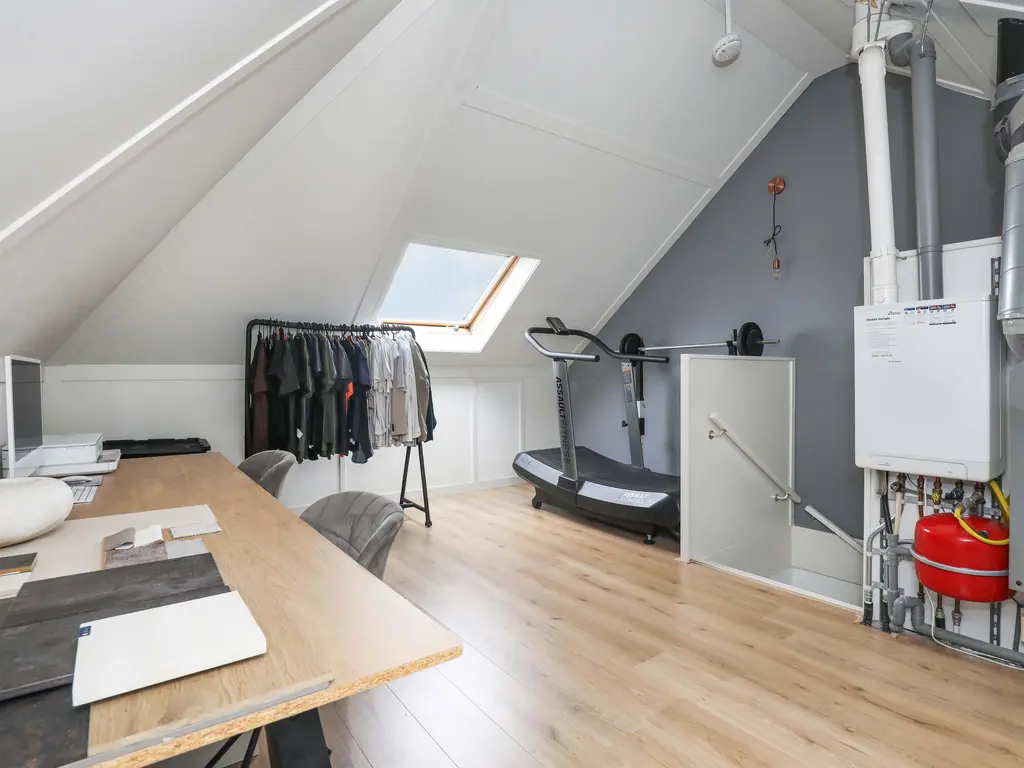 Ambachtlaan 1A, HOOGLAND