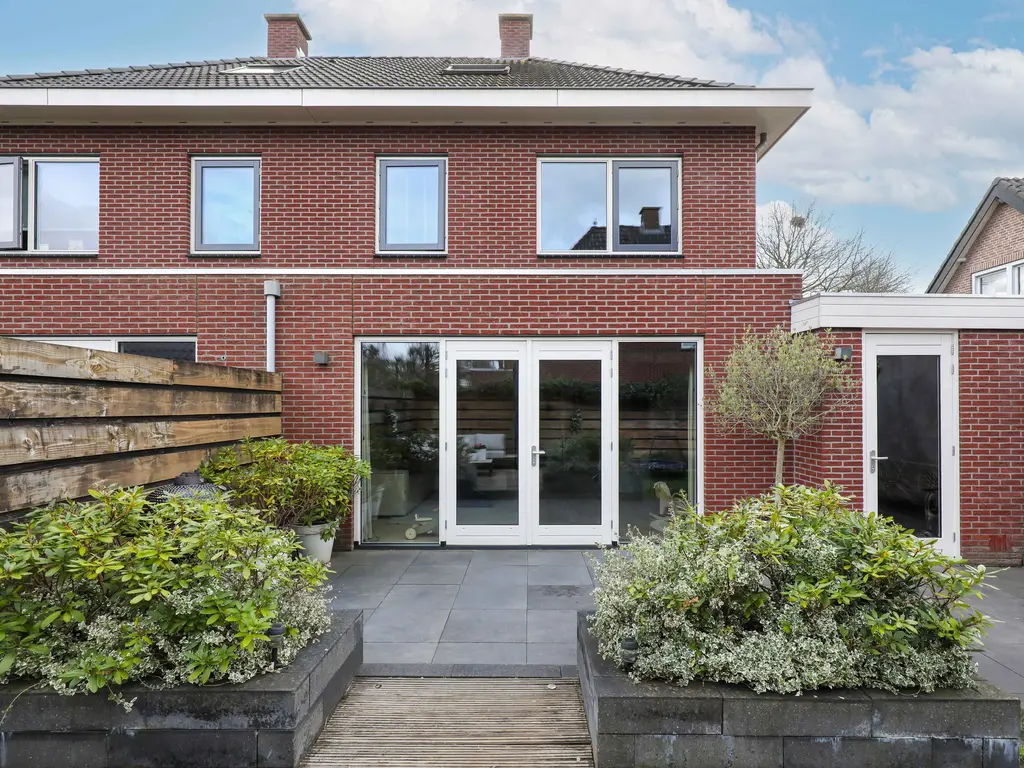 Ambachtlaan 1A, HOOGLAND