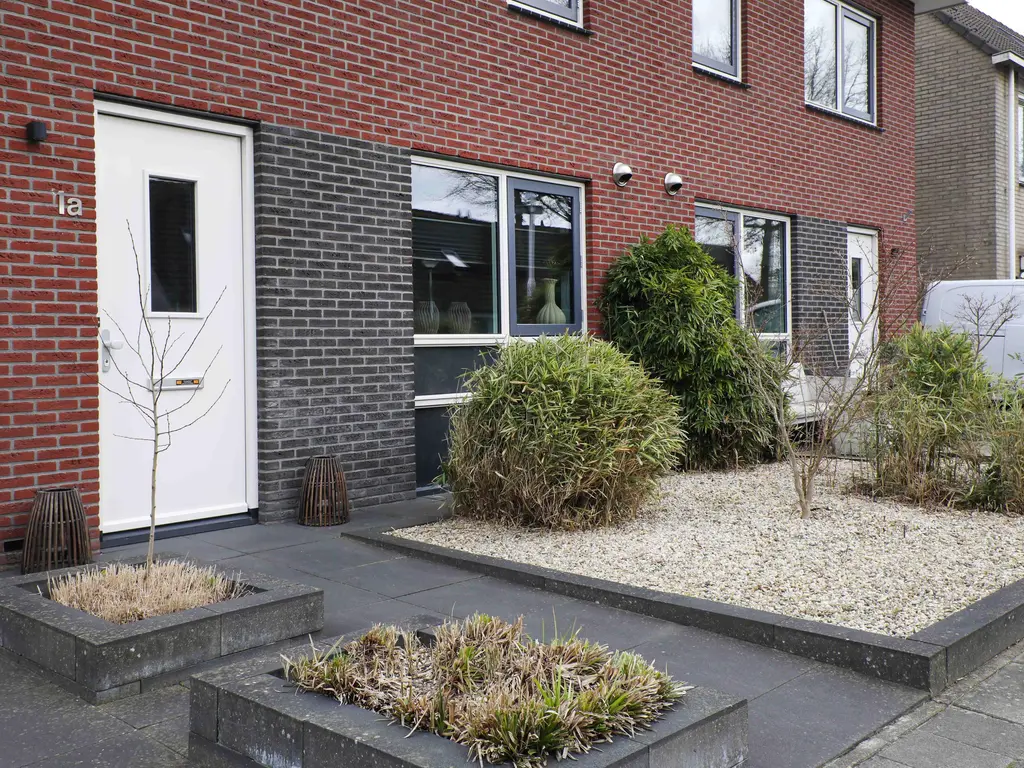 Ambachtlaan 1A, HOOGLAND