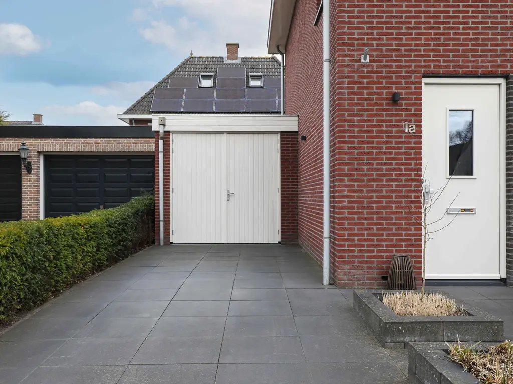 Ambachtlaan 1A, HOOGLAND