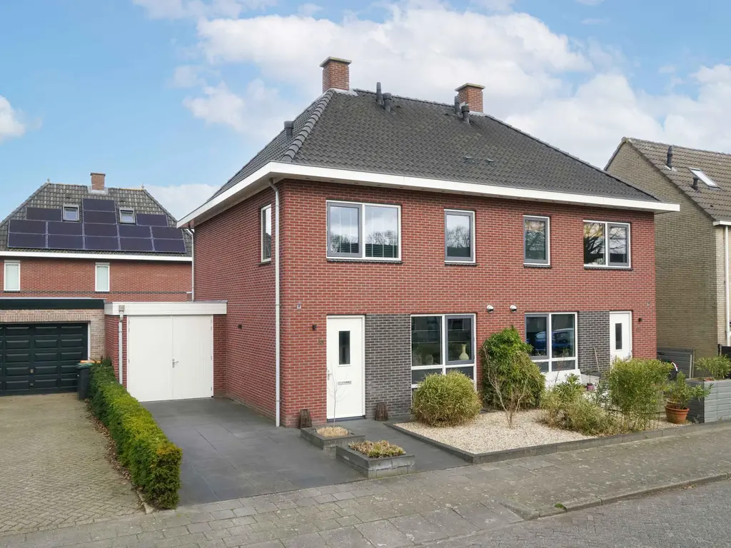 Ambachtlaan 1A, HOOGLAND