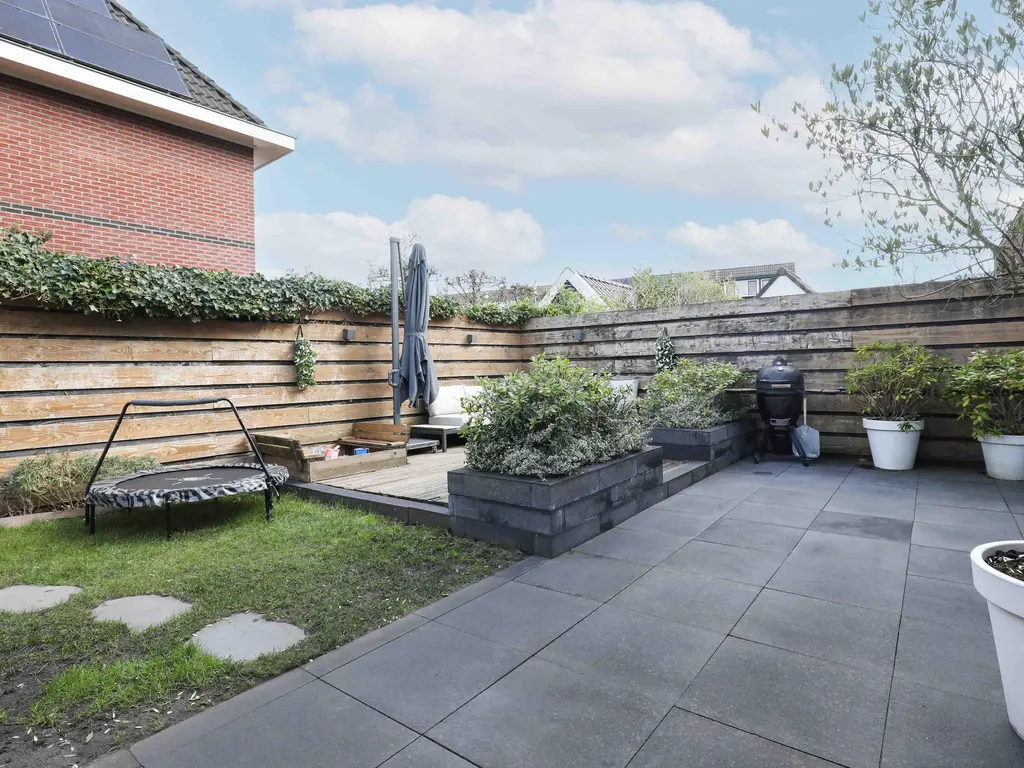 Ambachtlaan 1A, HOOGLAND