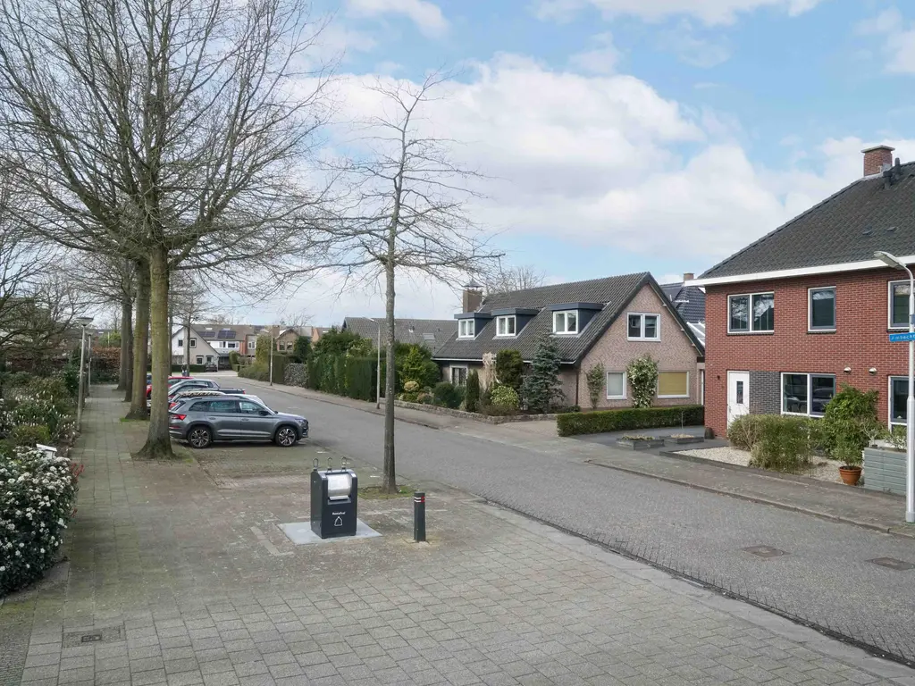 Ambachtlaan 1A, HOOGLAND