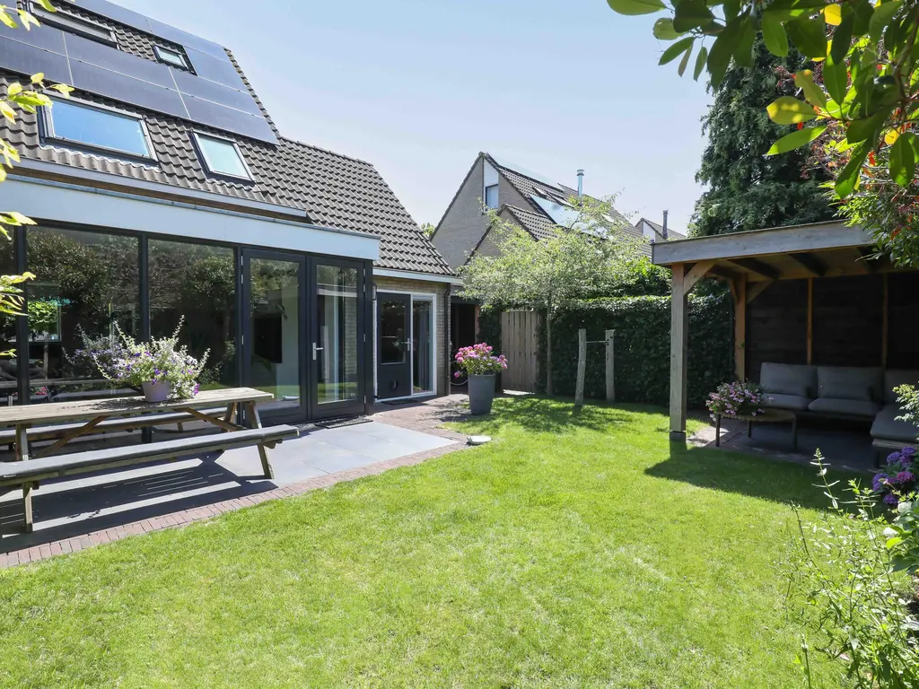 Schrijnwerkerlaan 20, HOOGLAND