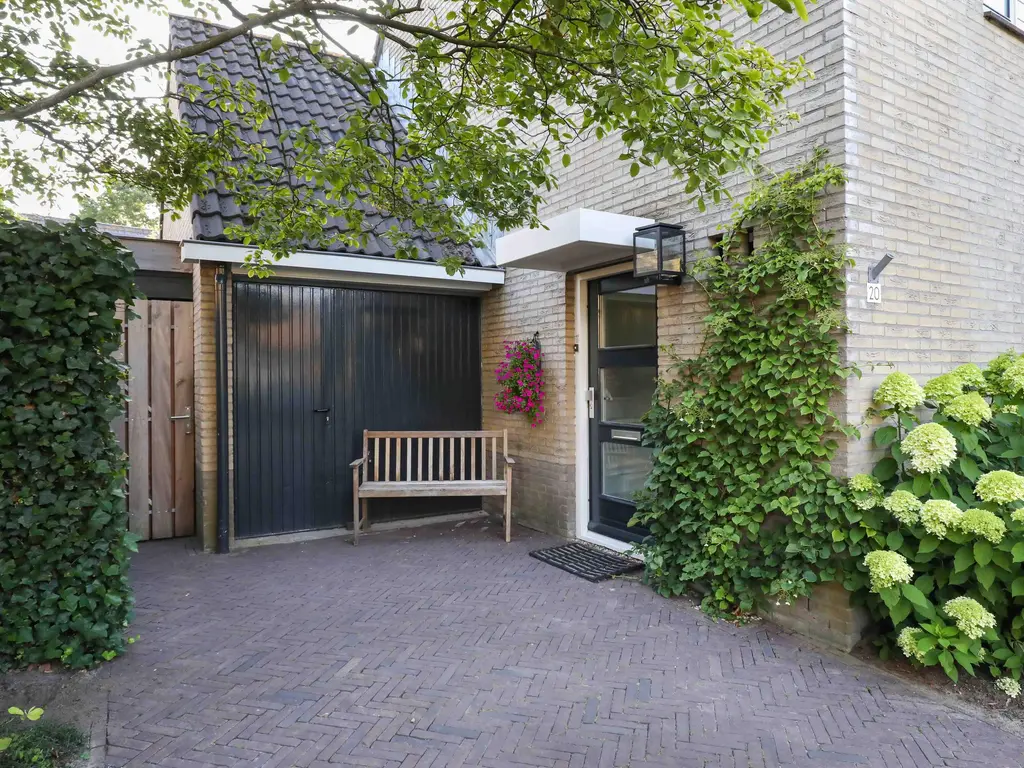 Schrijnwerkerlaan 20, HOOGLAND