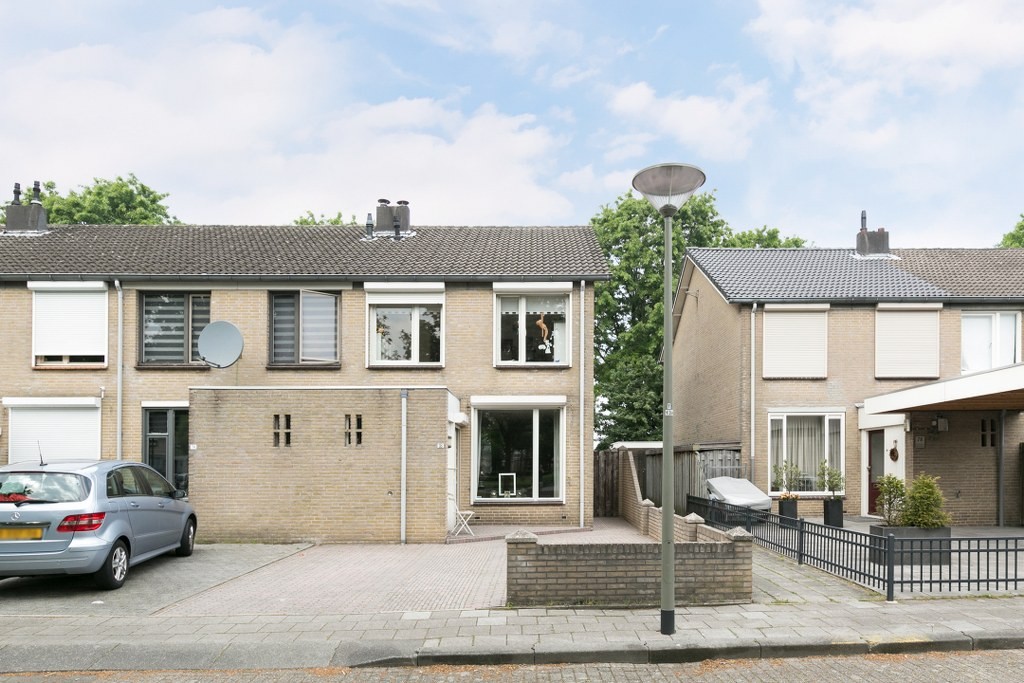 Kievit 76, Oss