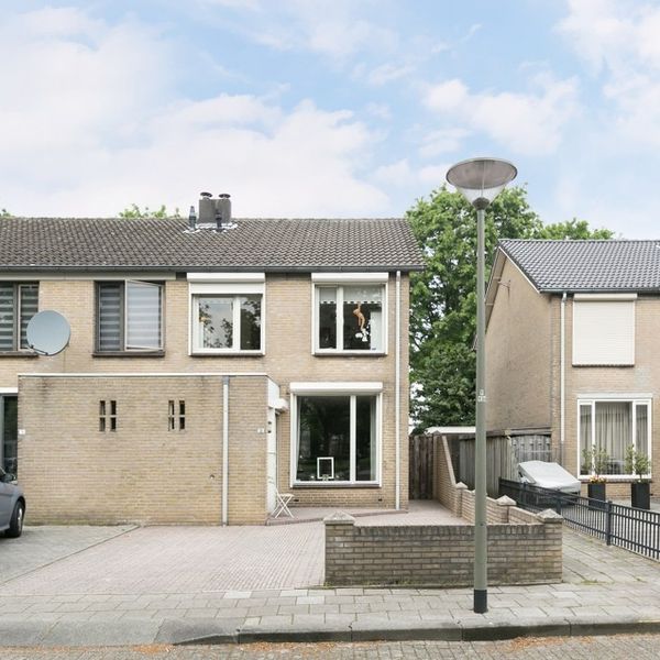 Kievit 76, Oss