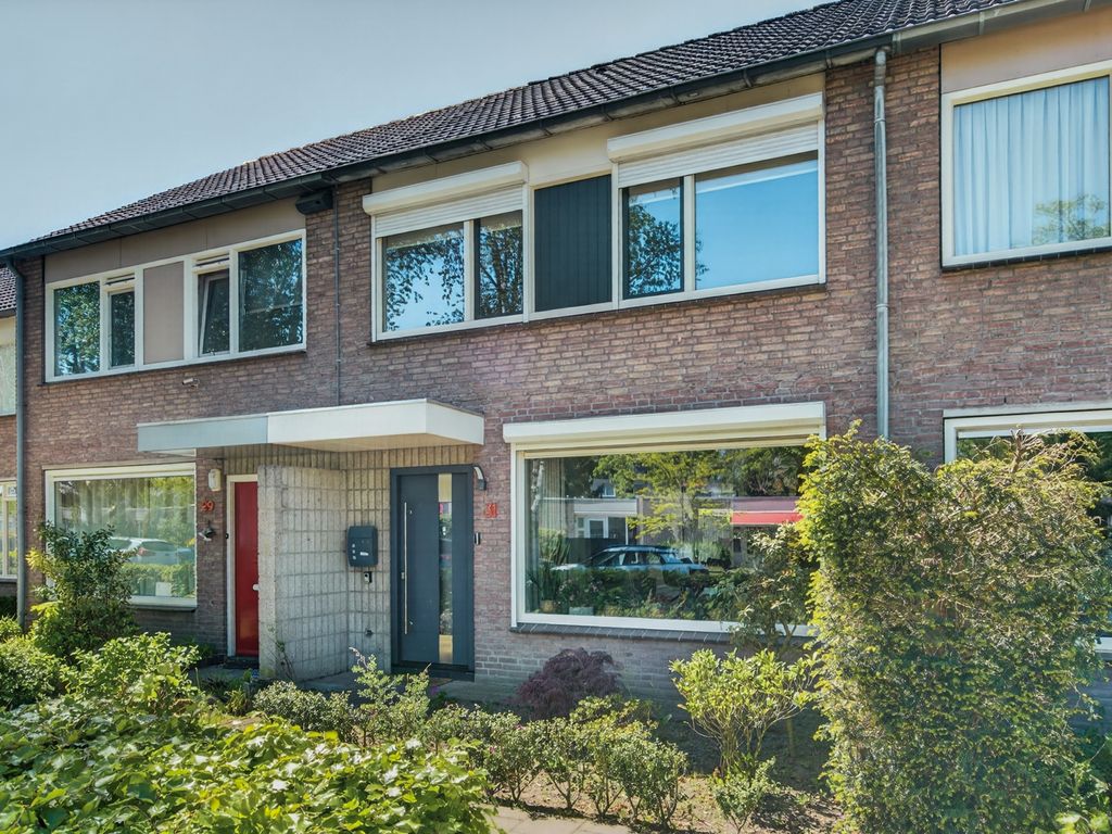 De Mommers 31, Waalre