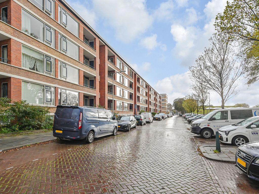 Eekhoornrade 8, Den Haag