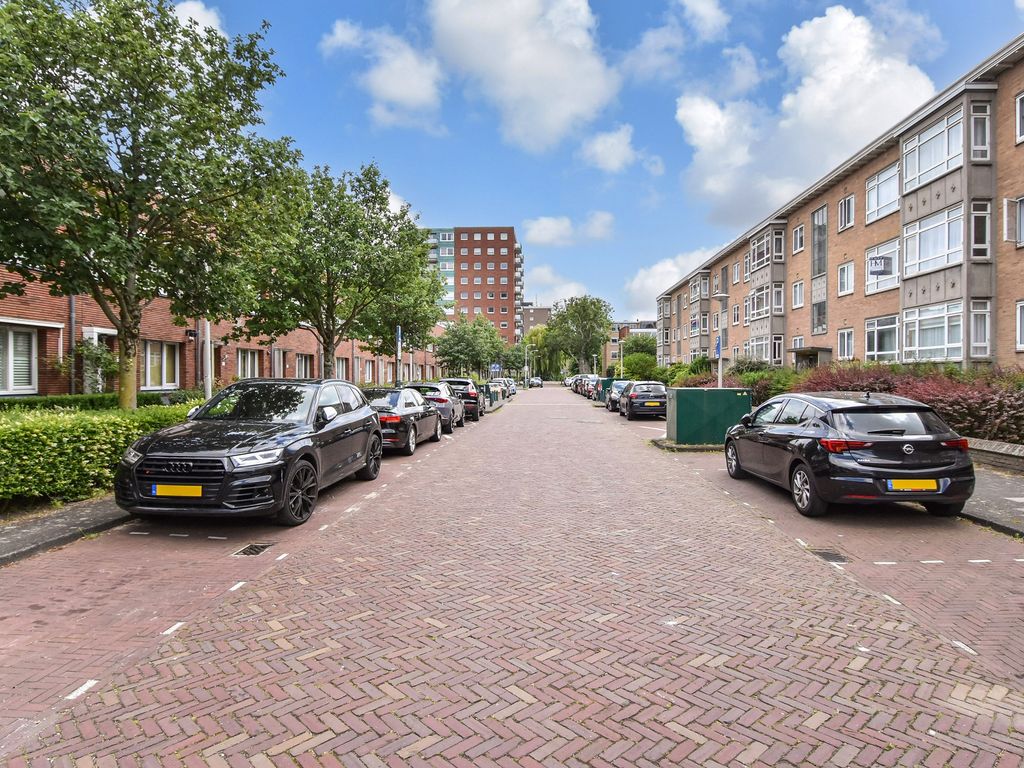 Vriezenveenstraat 5, Den Haag