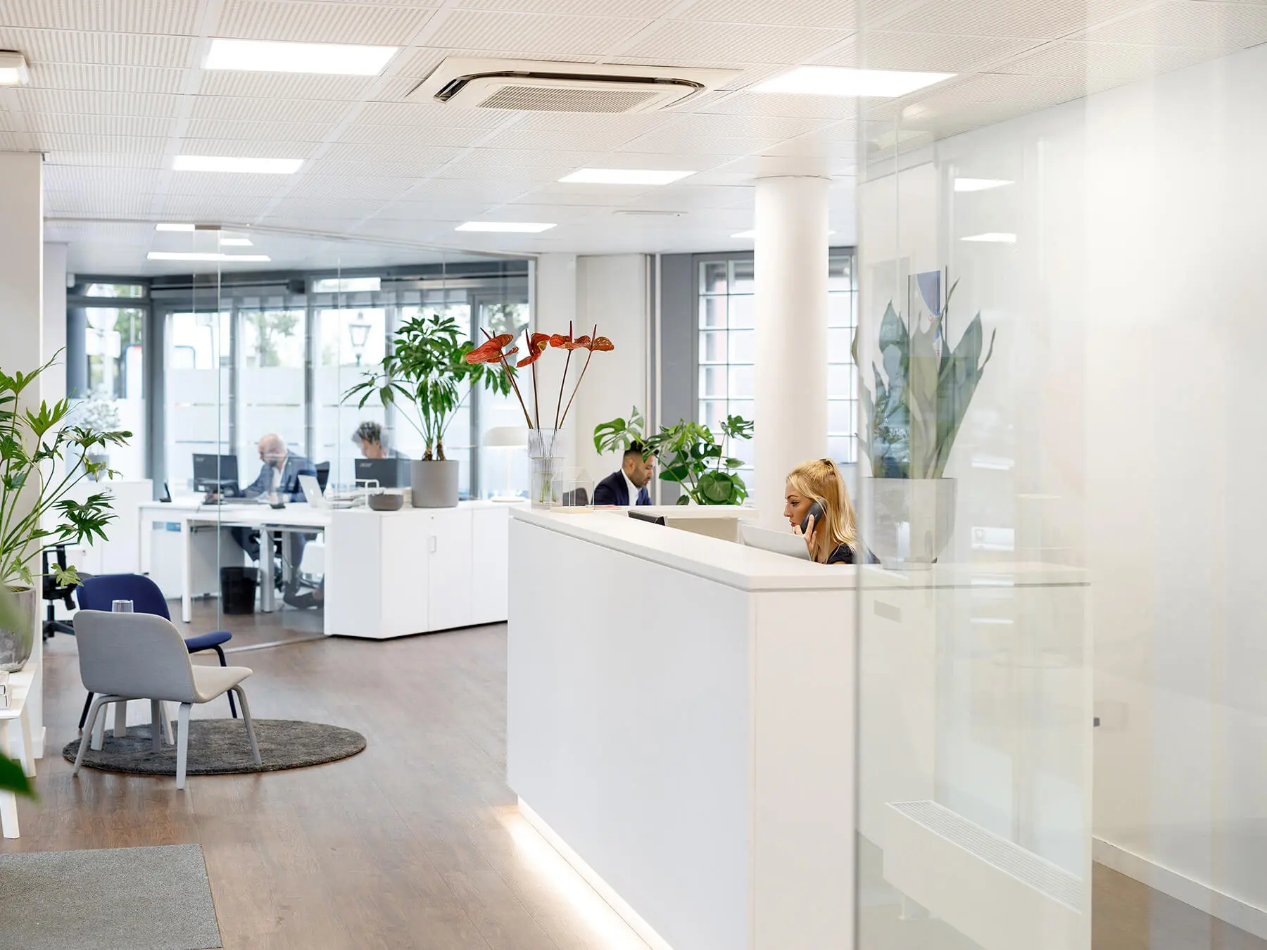 _0009_REMAX_Office_Branding-2-665_M