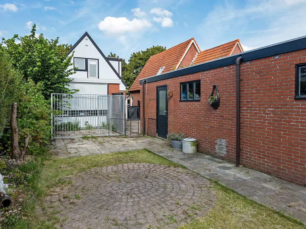 IJsbaanlaan 9, Oude Pekela