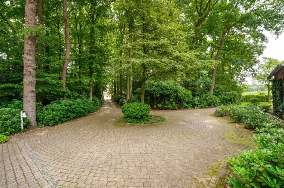 Bramharstraße 24  