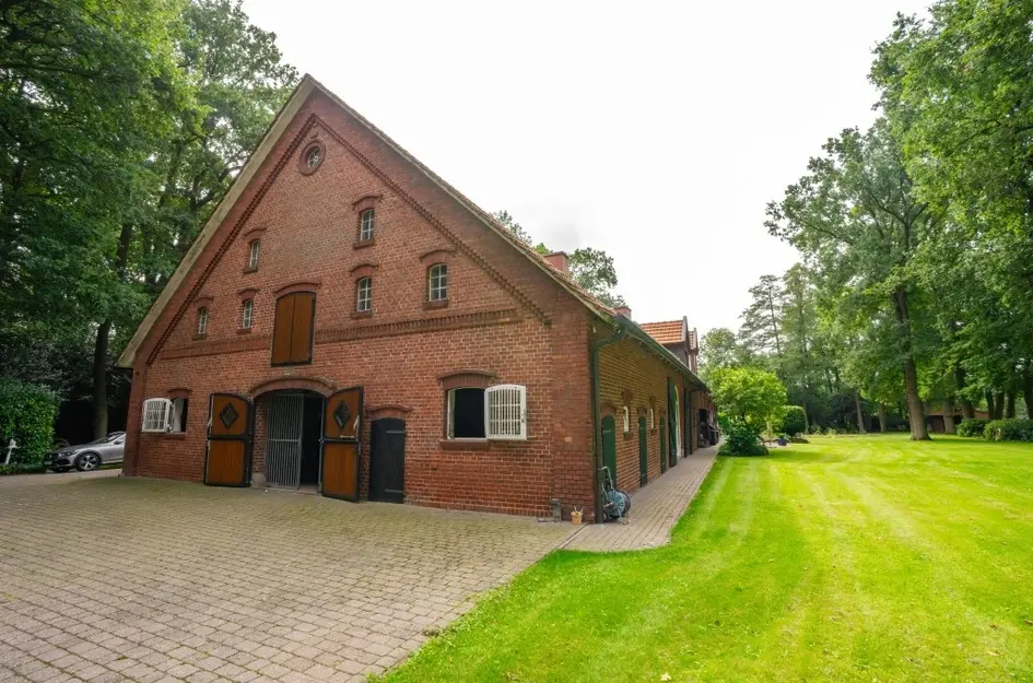 Bramharstraße 24  