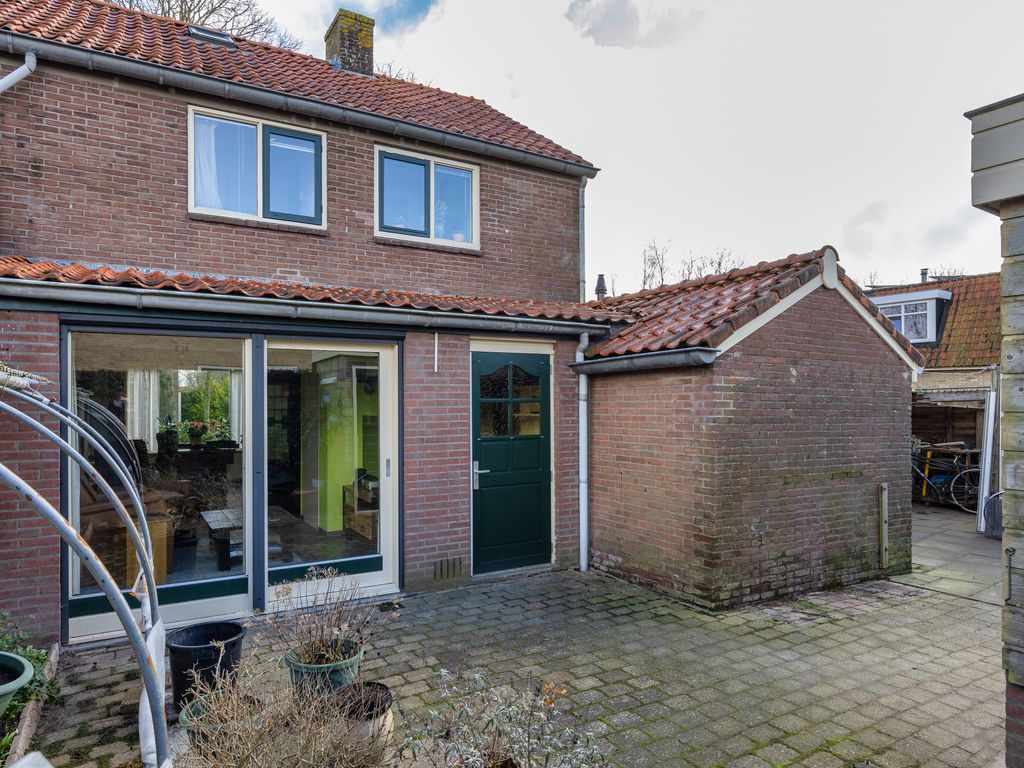 Burgemeester Praamsmalaan 30, Bolsward