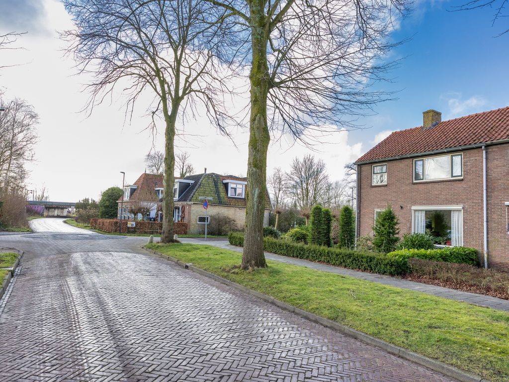 Burgemeester Praamsmalaan 30, Bolsward