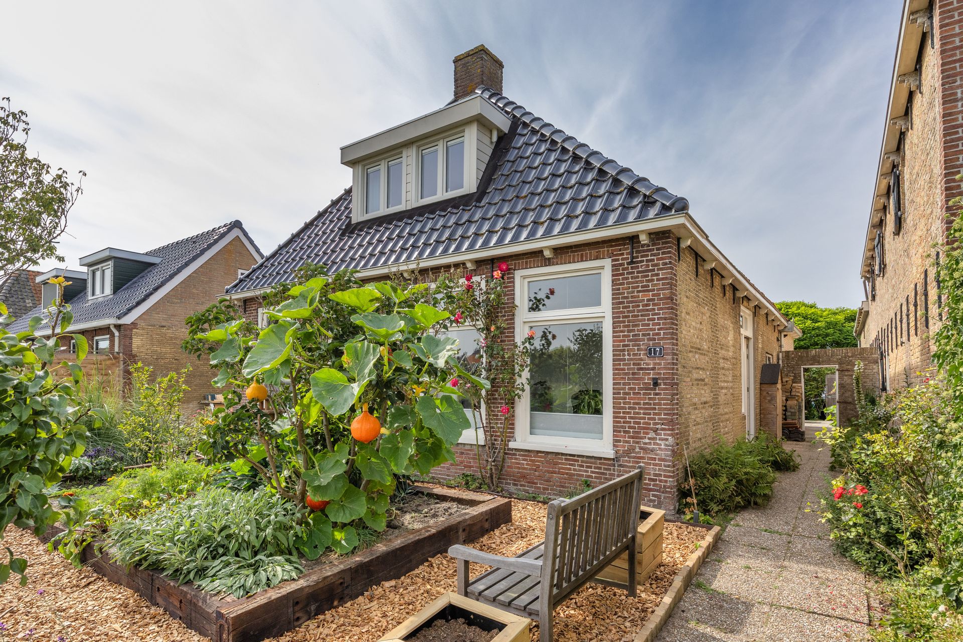Franekerkade 17, Arum