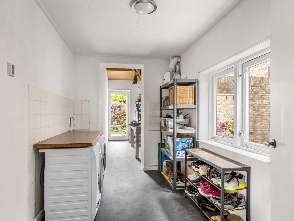 Franekerkade 17, Arum