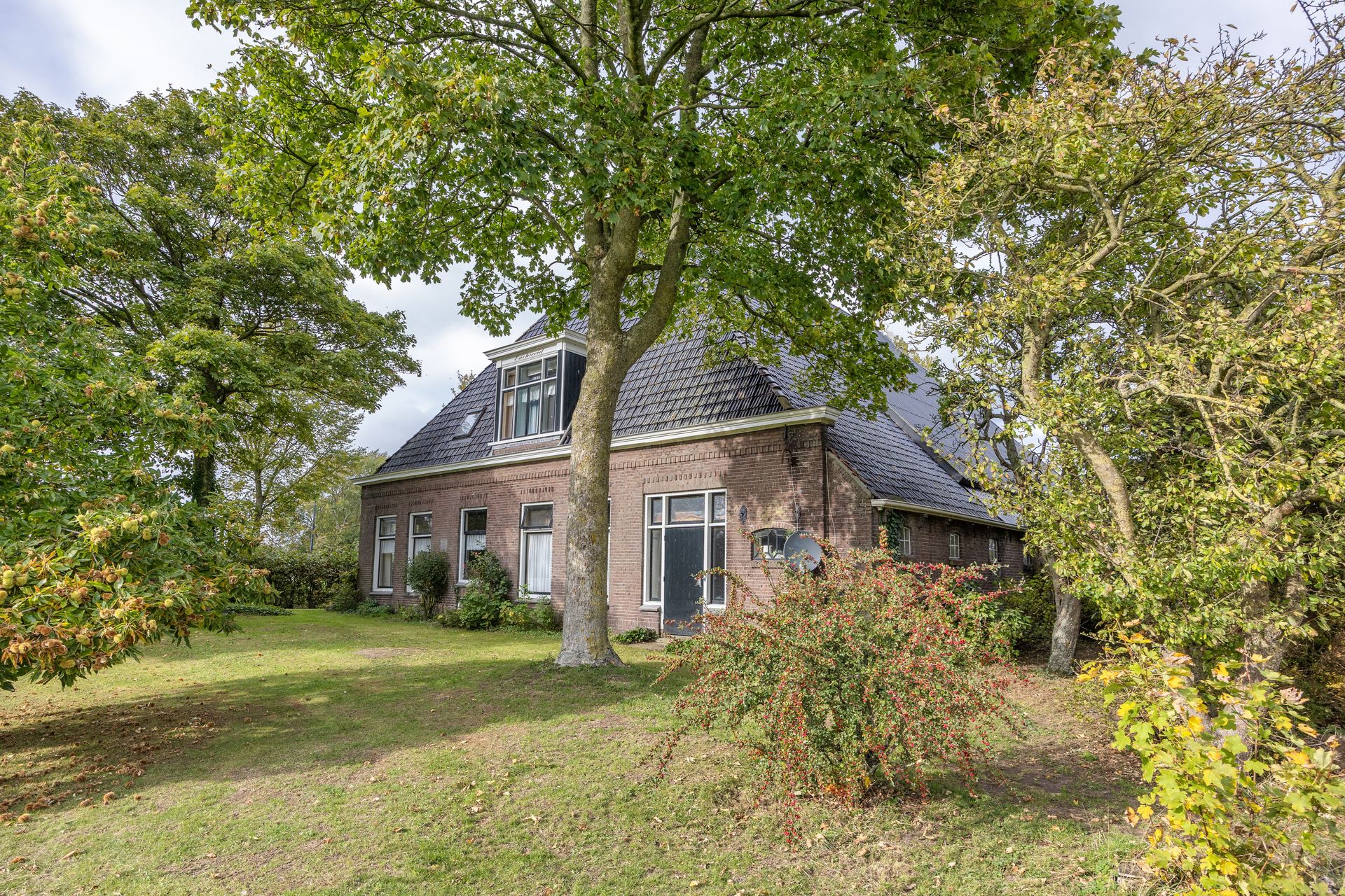 Doniaweg 25, Burgwerd