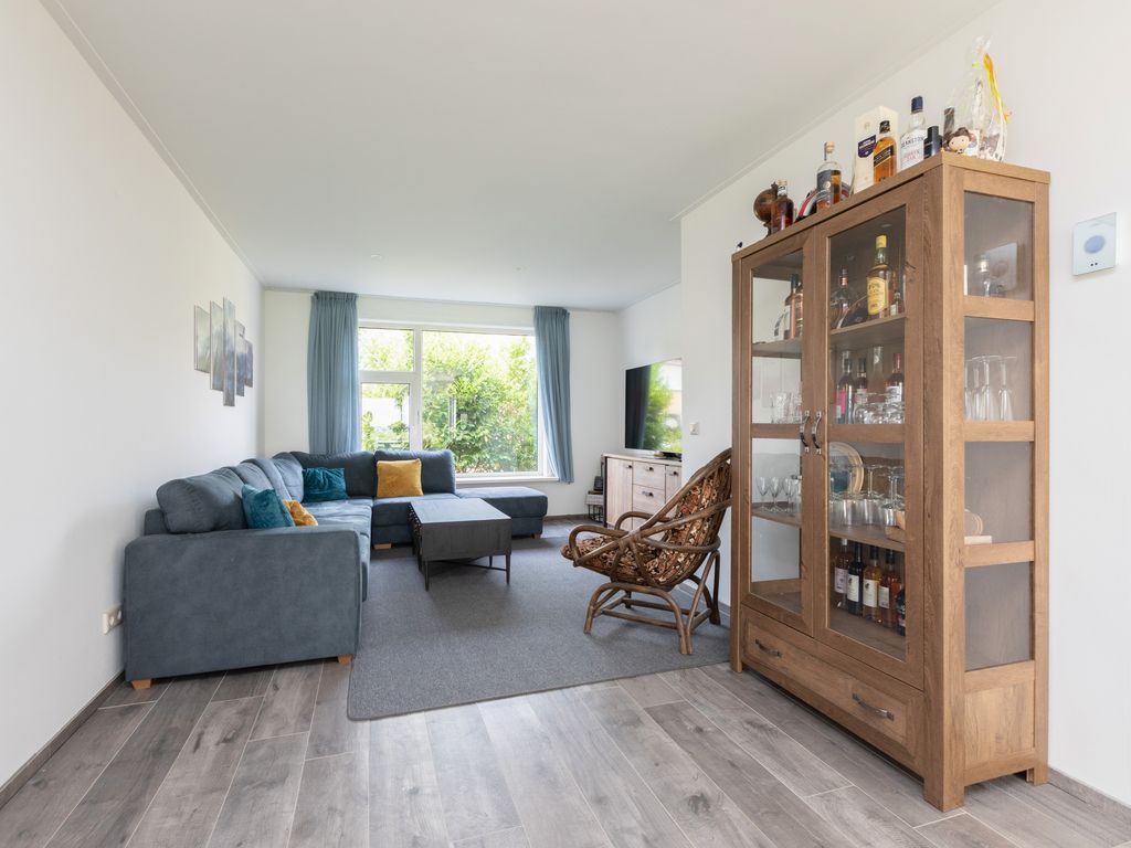 Van Osingaweg 7, Schettens
