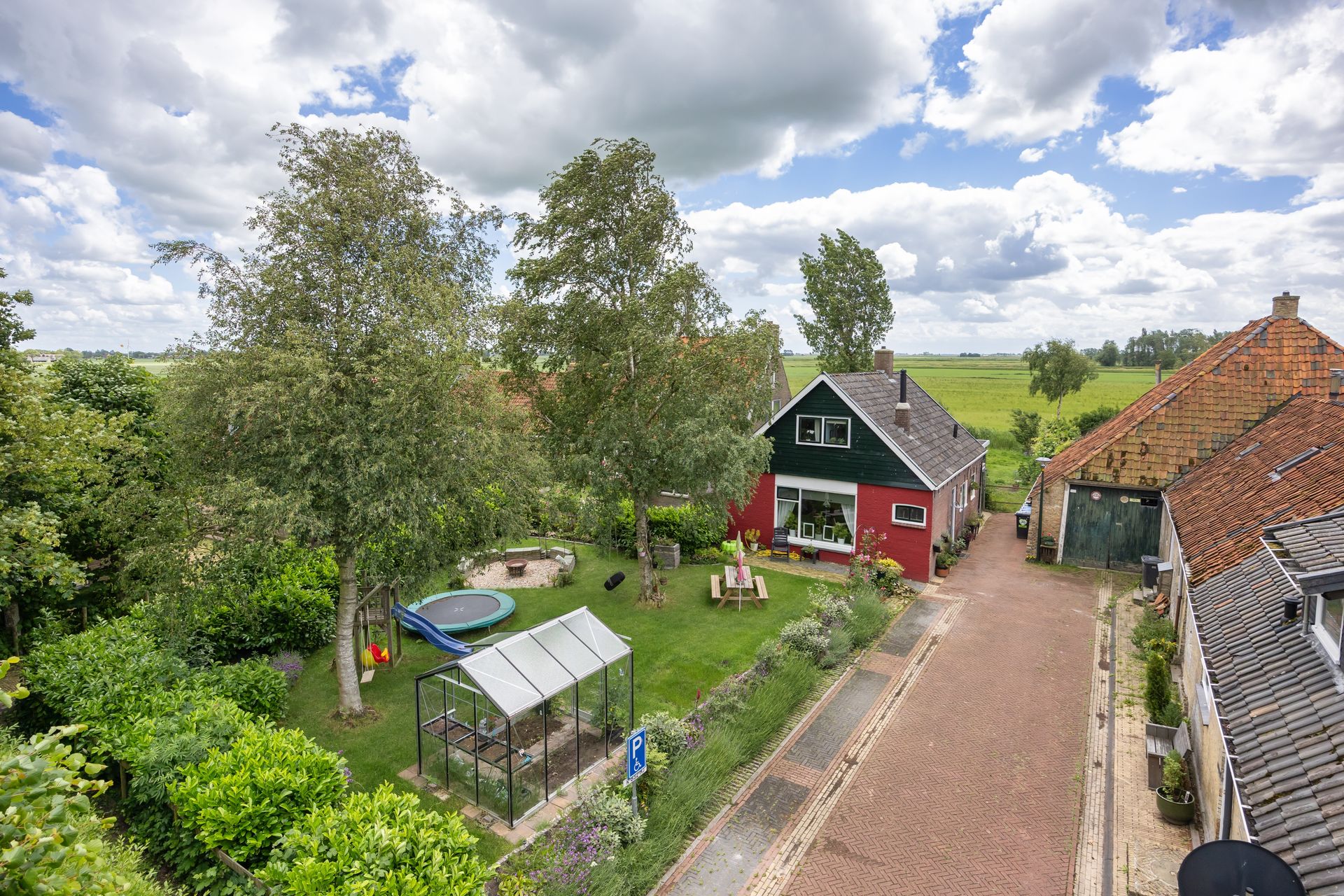 Buren 29, Dedgum
