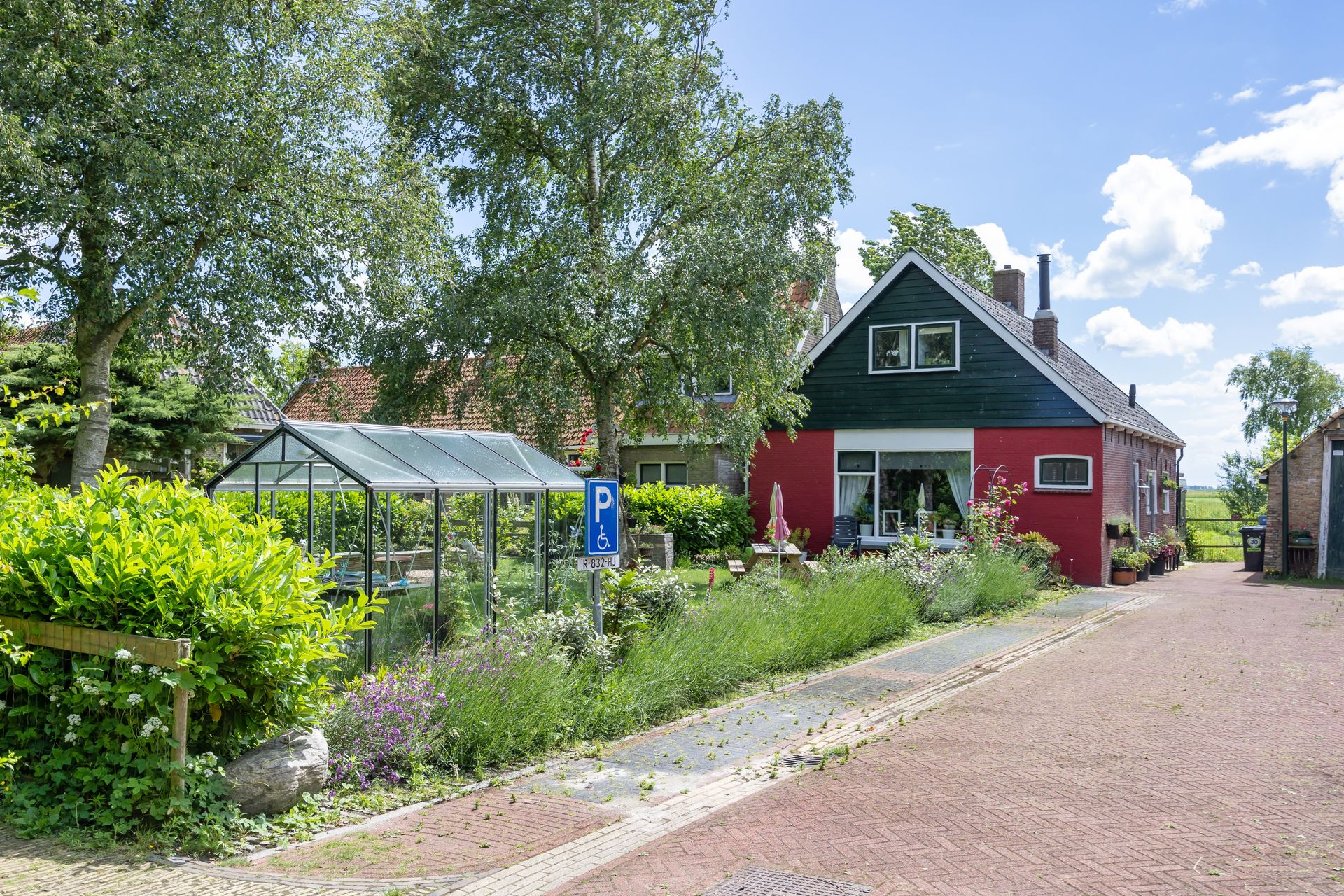 Buren 29, Dedgum
