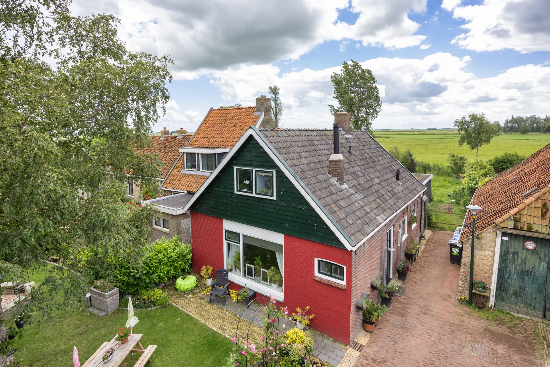 Buren 29, Dedgum