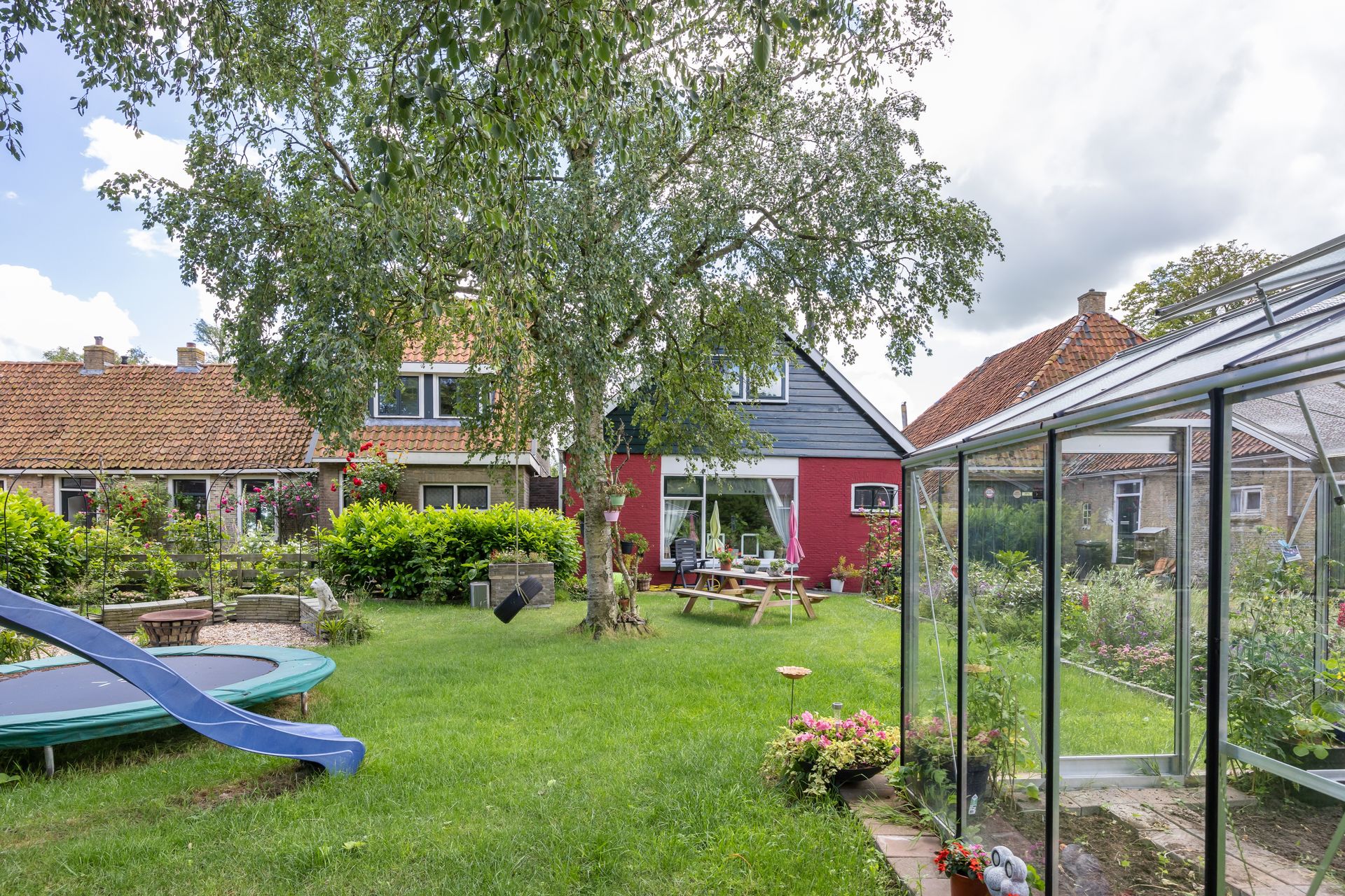 Buren 29, Dedgum