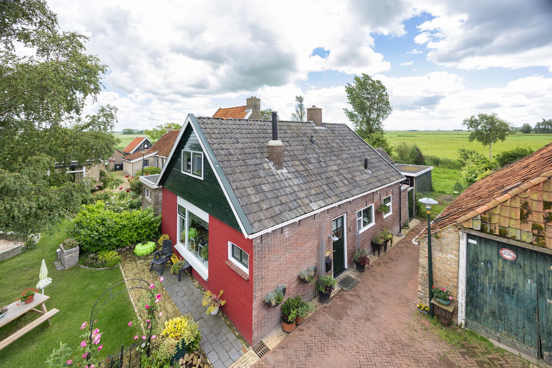 Buren 29, Dedgum