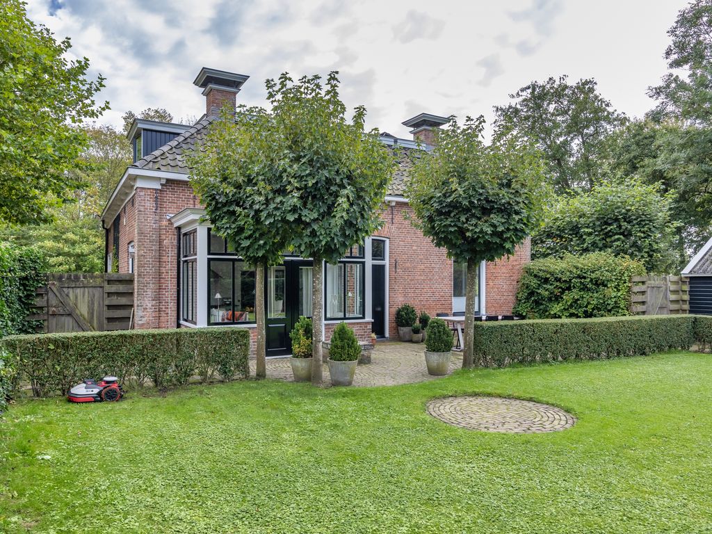 Schoolsingel 22, Arum
