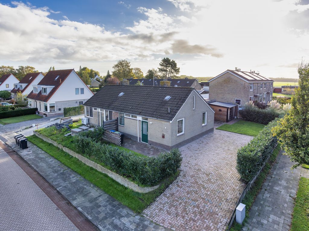 Heer Jacobstraat 2, Bakhuizen