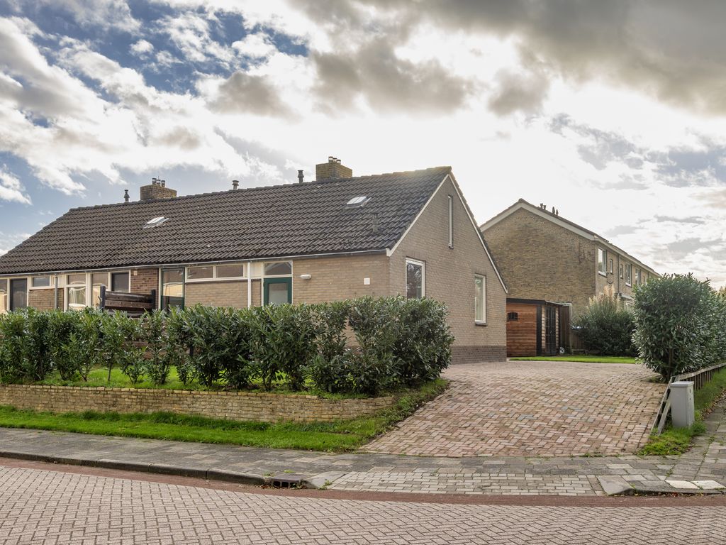 Heer Jacobstraat 2, Bakhuizen