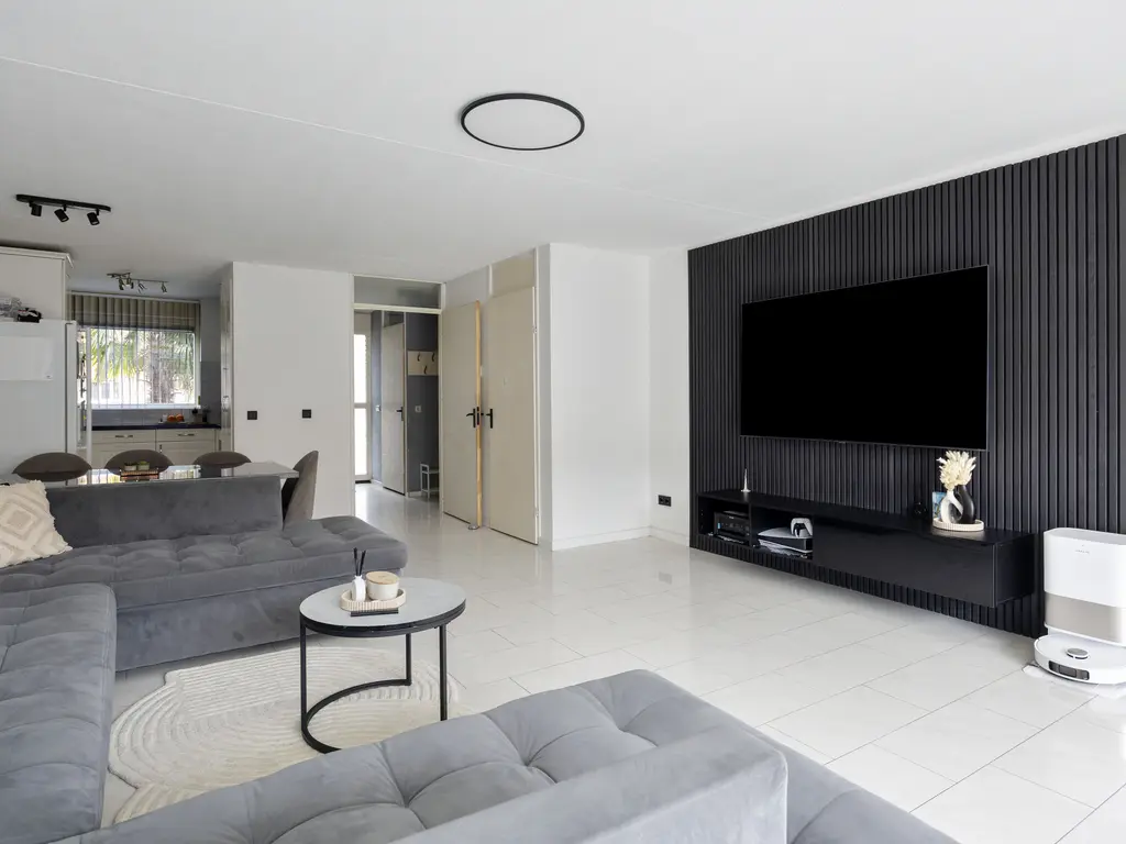 Nieuwe Wetering 47, Hoogvliet RT