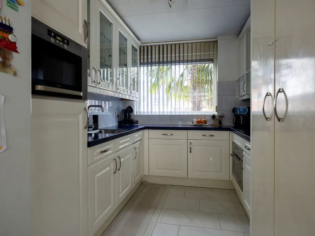 Nieuwe Wetering 47, Hoogvliet RT