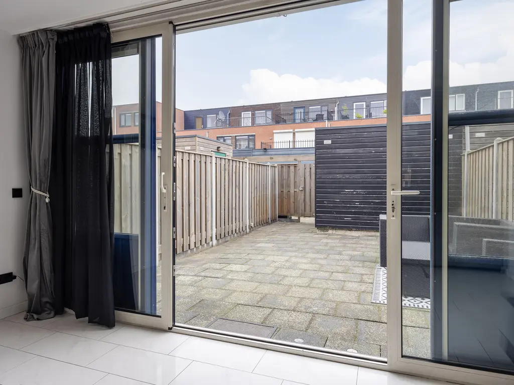 Nieuwe Wetering 47, Hoogvliet RT