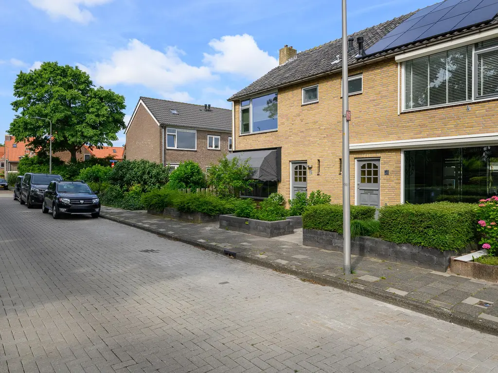 Johan van Oldenbarneveldtstraat 17, HONSELERSDIJK